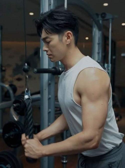 辰亦儒旧视频爆料  第1张